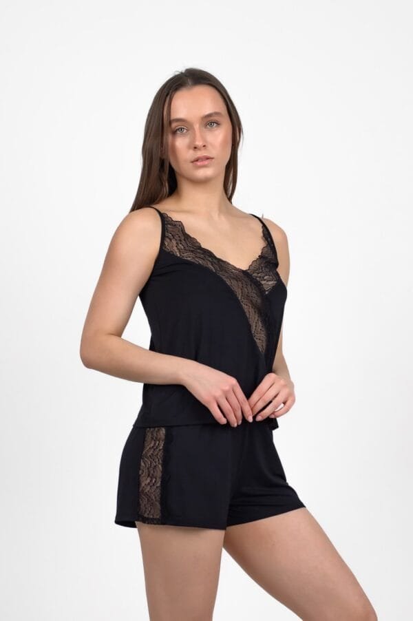 Pižama juodos spalvos komplektas 1717-93 Medžiagos sudėtis: 58% viskozė, 40 % poliesteris, 2% elastanas.