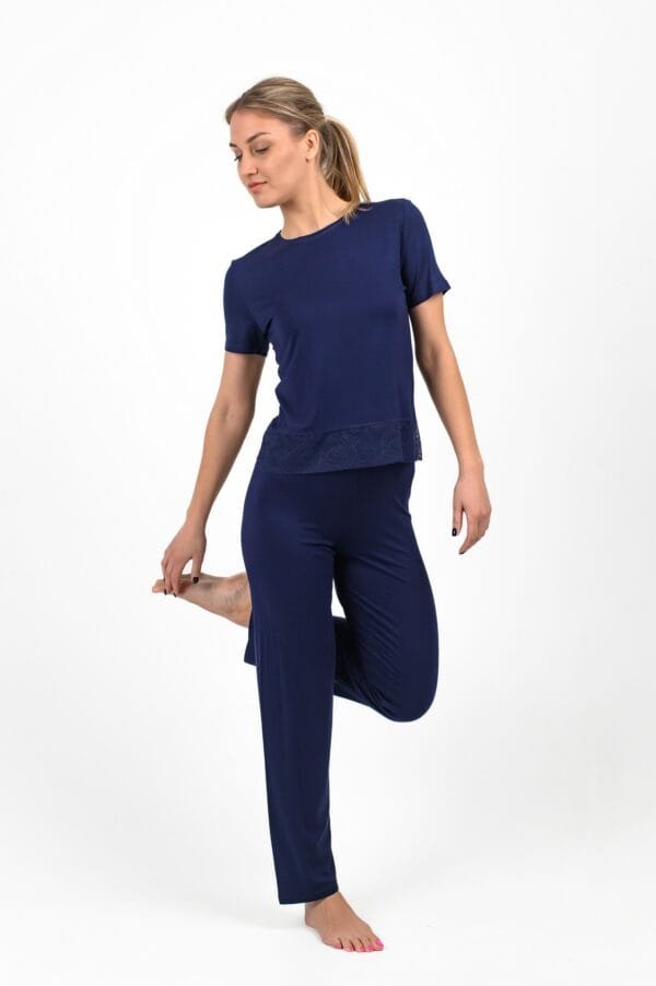 Pižama tamsiai mėlynos spalvos, komplektas 1132-92 Medžiagos sudėtis: 96% viskozė, 4 % elastanas.